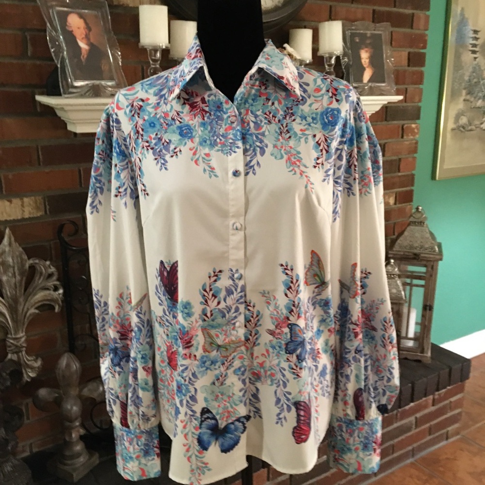 NWOT Designer inspired ladies dress shirt.